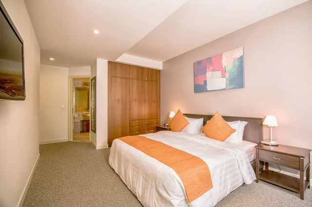2 Bedrooms, Family Suite, 2 King Beds, Kitchen, Central Mansions 5/10