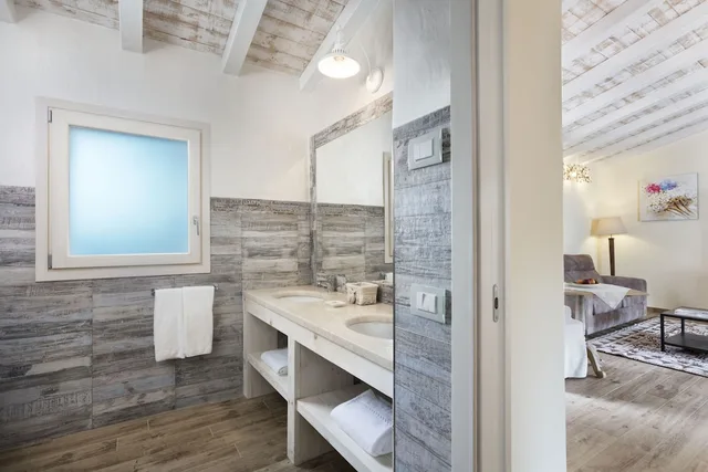 Suite, King Bed, Tenuta Pilastru 3/3