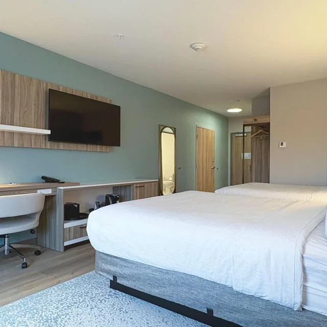 Room, King Bed, 2 Queen Beds, Wyndham Garden Anna 5/7