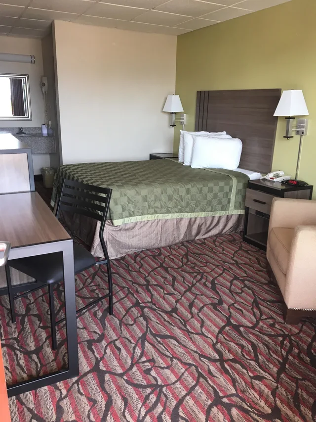 غرفة بسرير كوين، Americas Best Value Inn-West Monroe 2/3