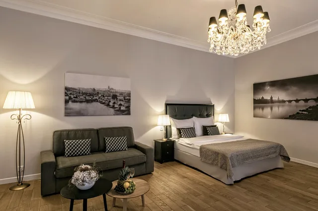 جناح ملكي بسريرين منفصلين مع أريكة، Little King Hotel U Malvaze 5/10