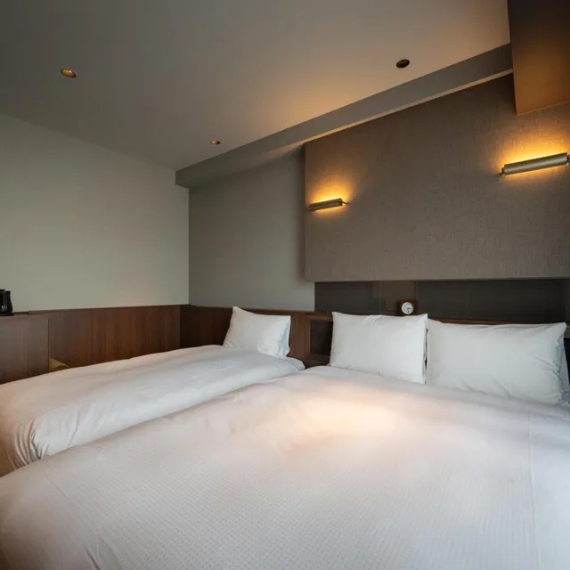غرفة بسرير مزدوج مع سرير إضافي، Hotel Trad Hakata 1/10