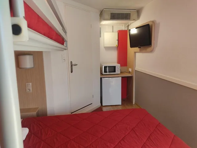 Plus, Comfort, 1 Double and 1 Single Bed، Premiere Classe Dijon Nord Zenith 2/10