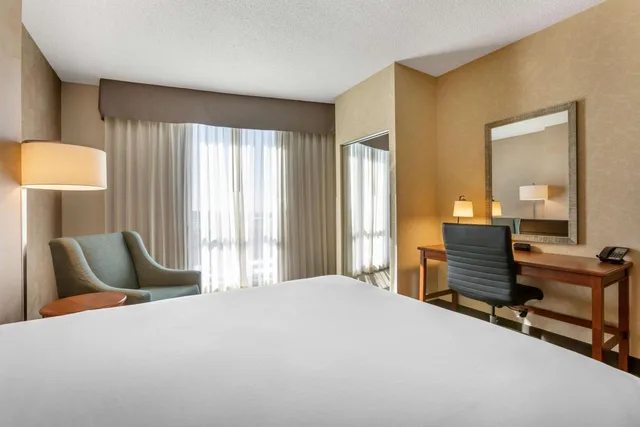 غرفة بسريرين كوين في طابق مرتفع لذوي الإعاقة، Drury Inn & Suites Phoenix Tempe 1/4