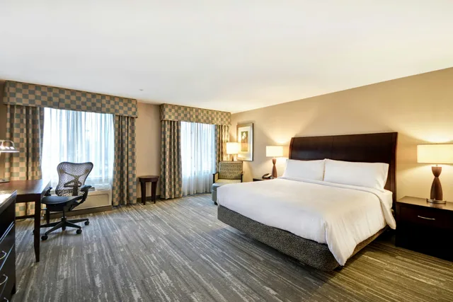 غرفة بسرير كينج، Hilton Garden Inn Ridgefield Park 1/4