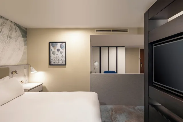 Deluxe, Family, King Bed, Sofa, DoubleTree by Hilton Hotel & Spa Chester 5/10