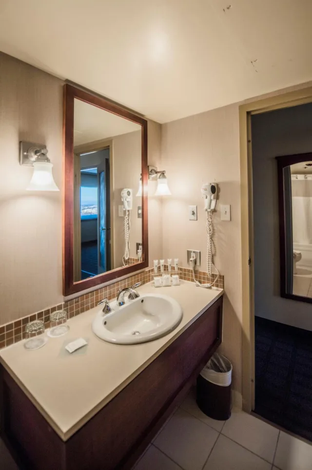غرفة سوبيريور بسرير كينج، The Explorer Hotel 4/4