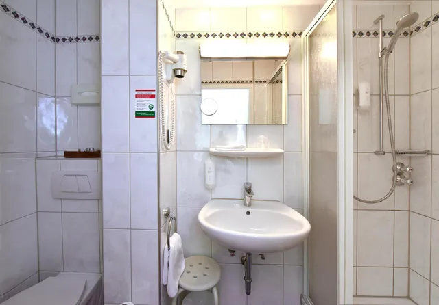 غرفة بسريرين منفصلين، City Partner Hotel Adria 10/10