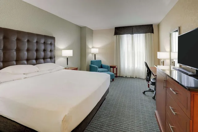 غرفة ديلوكس بسرير كينج بحوض استحمام لذوي الإعاقة، Drury Inn and Suites Phoenix Chandler Fashion Center 2/5