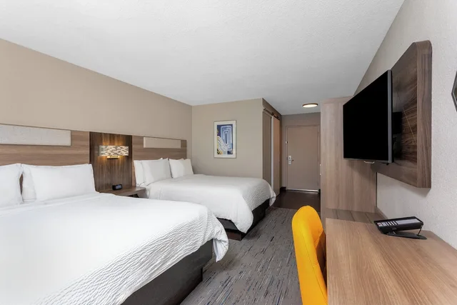 Standard, Queen Bed, Accessible, Holiday Inn Express Hotel And Suites Florida City Gateway To Keys 3/9