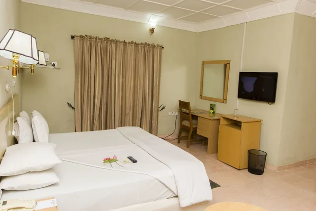 جناح بزنس بسرير كوين، Eemjm Hotels And Suites Limited 5/6