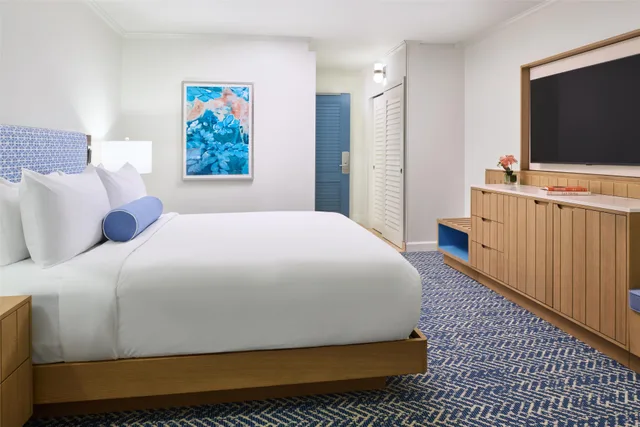 Signature, Club, King Bed, Pool and Ocean View, OUTRIGGER Kauai Beach Resort & Spa 2/5