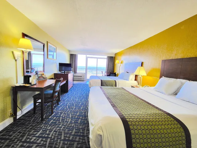 غرفة بسريرين كوين بإطلالة على البحر، Ocean Resort 1/3