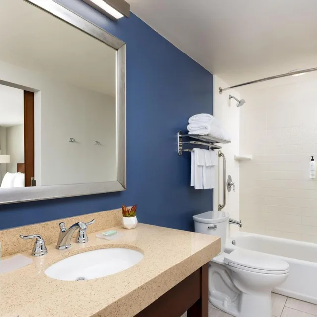 جناح بريميوم بسرير كينج مع أريكة، Fairfield Inn Suites Key West At the Keys Collection 5/7