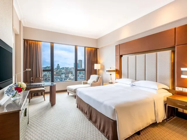 غرفة سوبيريور بسرير كينج بإطلالة على المدينة، Sofitel Macau at Ponte 16 3/8