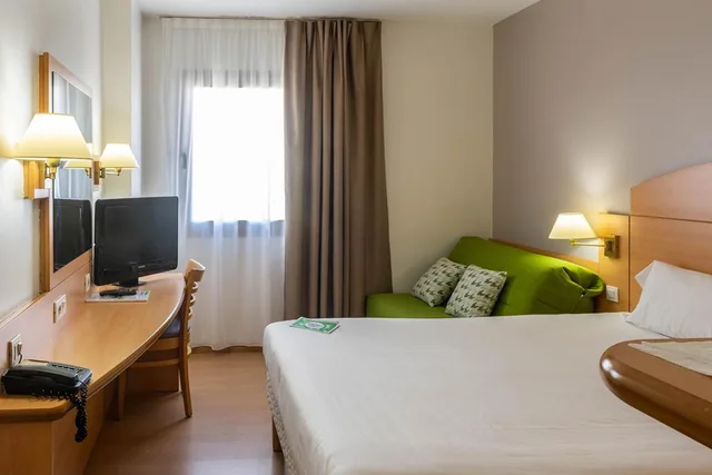 غرفة ثلاثية بسرير مزدوج وسرير فردي، Travelodge Madrid Alcala De Henares 7/10