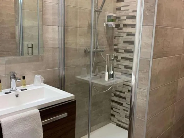 غرفة قياسية بسرير مزدوج، La Bonbonniere, Sure Hotel Collection By Best Western 2/2