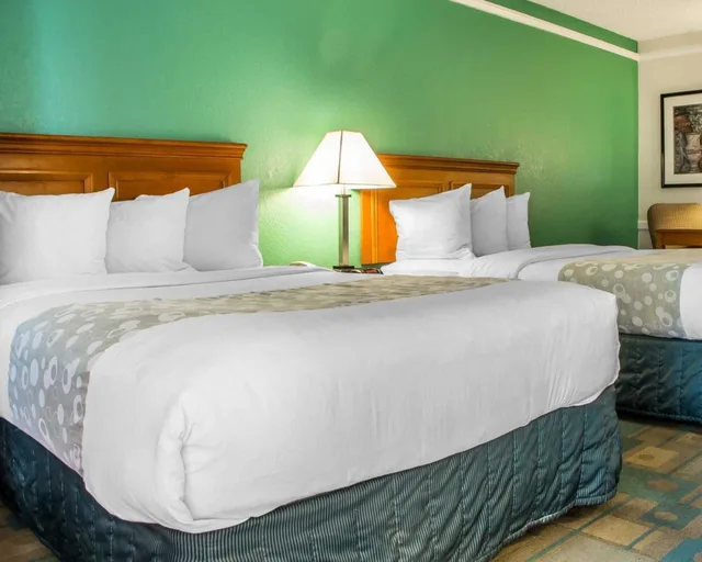 غرفة بسريرين مزدوجين لذوي الإعاقة، Quality Inn Tulsa Central 3/5
