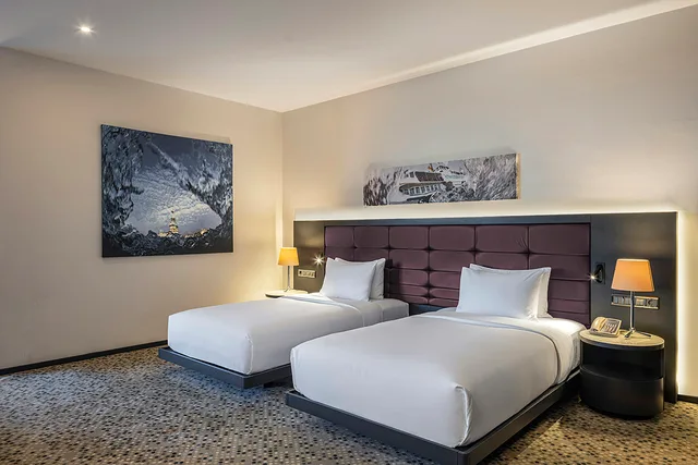 Junior Suite, Twin Beds, Sea View, Doubletree By Hilton Hotel Istanbul - Moda 3/4