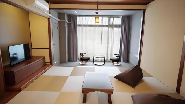 غرفة قياسية ثلاثية بحوض استحمام، Yukai Resort Premium Koshinoyu 1/1