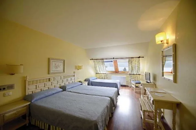 Standard, Double Bed, with Child Extra Bed, Hotel Villa Covelo 2/4