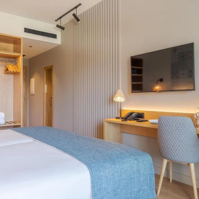 Room, Double Bed, Lateral Side Sea View، Sentido Galosol 7/8