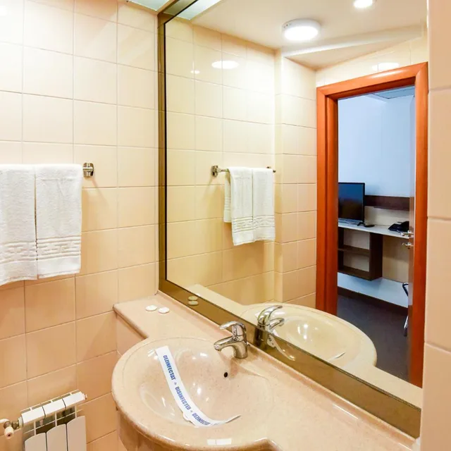 Room, Double Bed, Jumeira Building، Zenith Hotel - Conference And Spa - Mamaia Resort 8/8