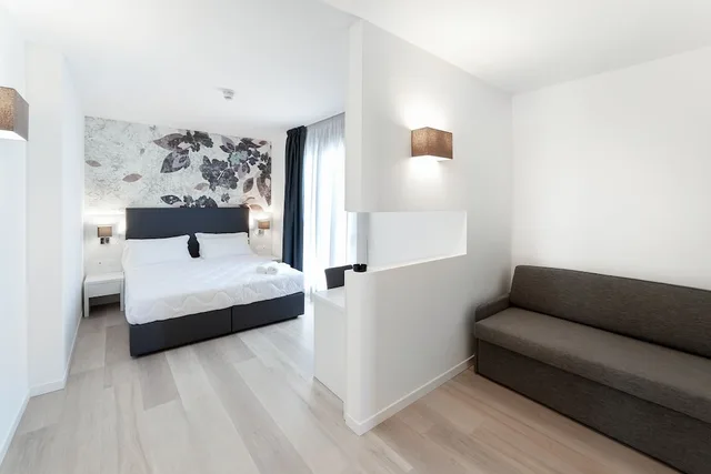 Deluxe, Queen Bed, Partial Sea View, Hotel Columbia &amp; Ninfea 5/9