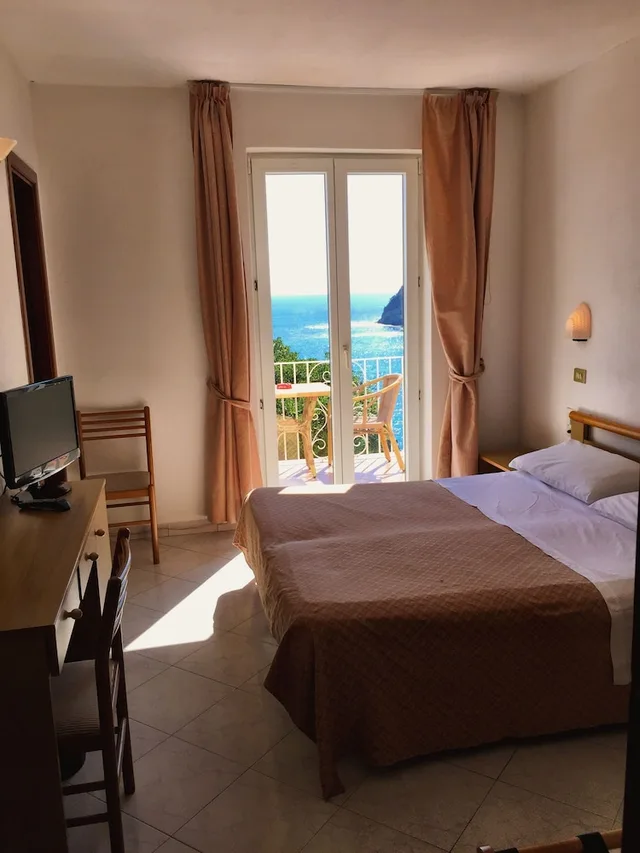 غرفة بسرير مزدوج بإطلالة على البحر، Hotel Don Felipe 1/5