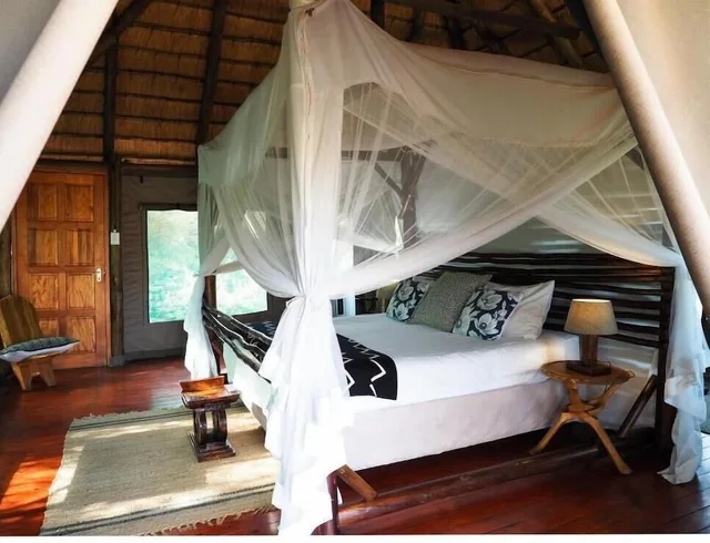 خيمة فاخرة بسرير كينج بغرفة نوم واحدة، Muweti Bush Lodge 1/2