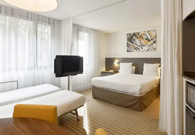 غرفة ثلاثية بسرير مزدوج وسرير فردي، B&B HOME Rueil-Malmaison Gare 4/6
