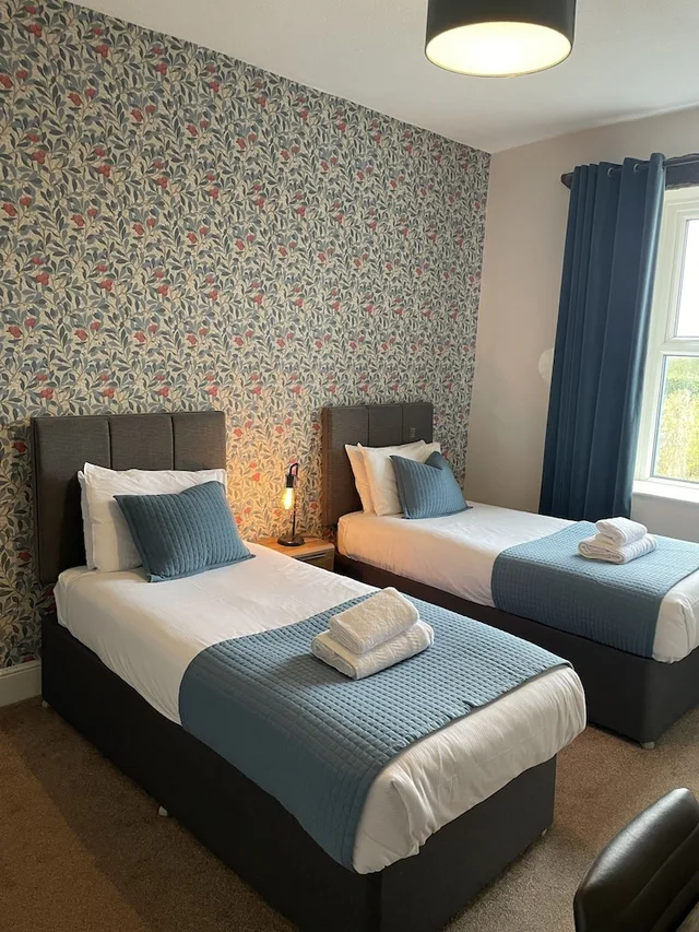 Standard, Twin Beds, Wheatsheaf 1/1