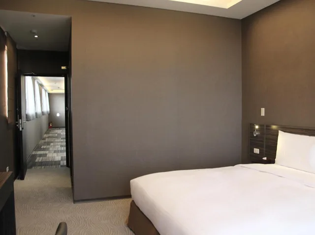 غرفة ثلاثية بإطلالة على المدينة، CAPITAL HOTEL SONGSHAN 2/2