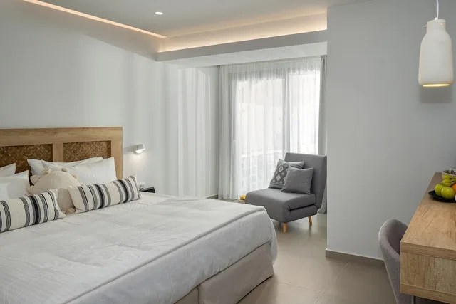 جناح جونيور بسرير كينج بمسبح خاص، Anassa Stalis Suites Adults Only 16+ 2/9