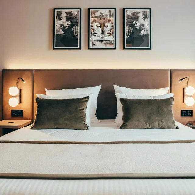 Superior, Double or Twin Bed, Leonardo Hotel Koln 8/10
