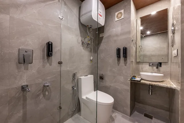 Luxury, King Bed, Mountain View, Balcony, Echor Himalayan Heights Luxe Manali 6/8