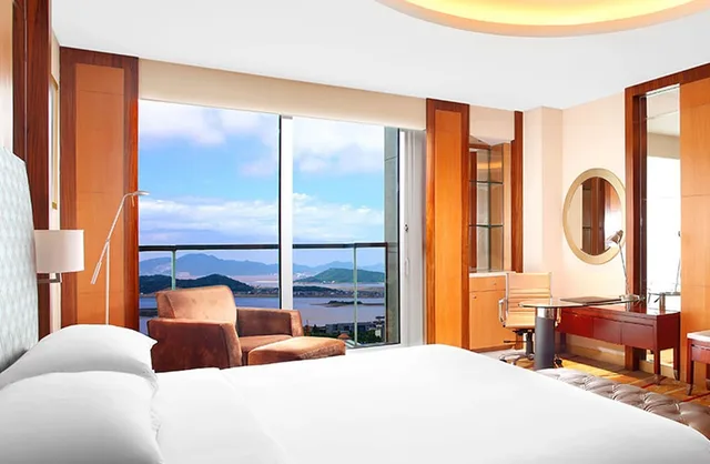 Executive, King Bed, Balcony, Sheraton Zhoushan Hotel 4/10