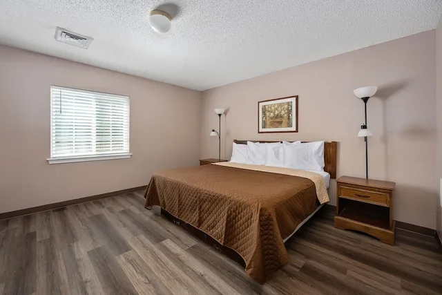 Suite, King Bed, Affordable Suites 1/5