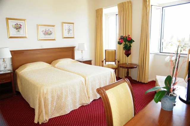 غرفة سوبيريور بإطلالة على البحر بشرفة، Cavalieri Hotel 6/10