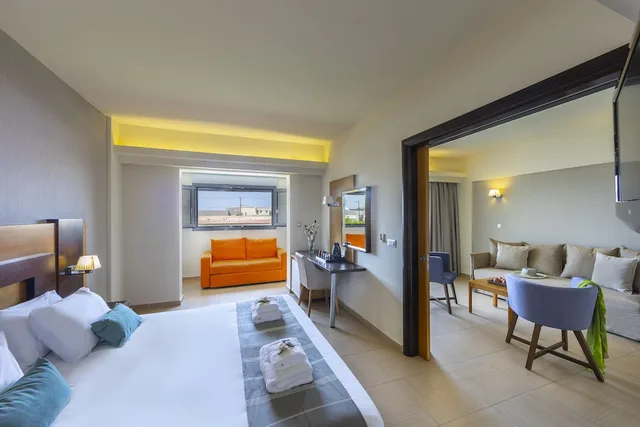 جناح ديلوكس بسرير كوين مع أريكة، Leonardo Kolymbia Resort 2/10
