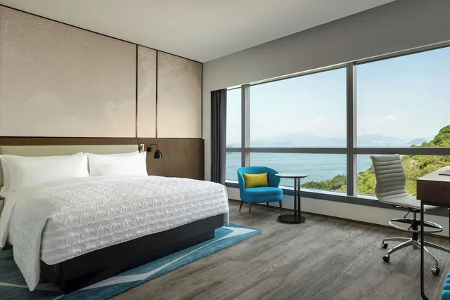 Room, King Bed, Ocean Front, Le Meridien Cyberport Hotel 1/2