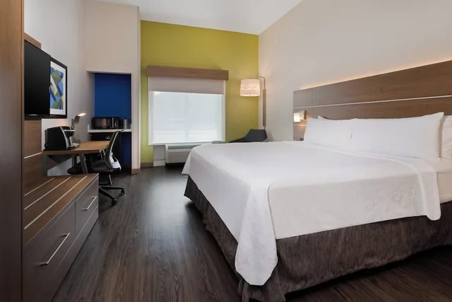 غرفة قياسية بسرير كينج لذوي الإعاقة، Holiday Inn Express Hotel & Suites Largo-Clearwater 3/5