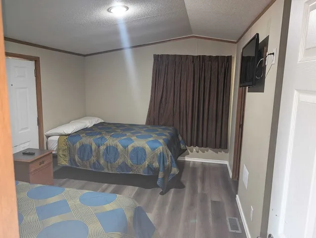 جناح بسريرين مزدوجين، Cotulla Mobile Home 1/3