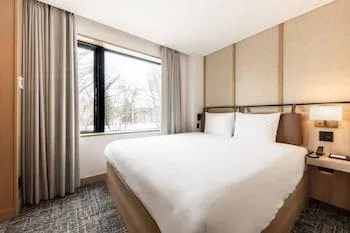 جناح جونيور، Nozo Hotel 1/1