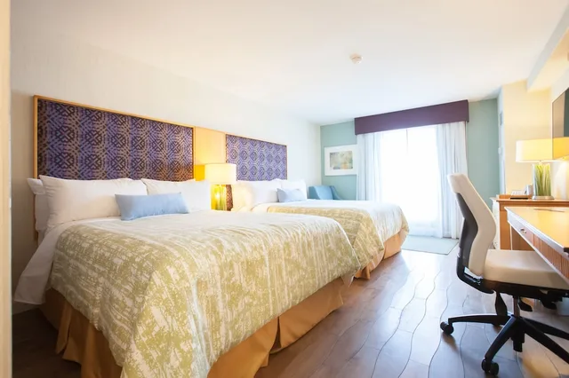 غرفة قياسية بسريرين كوين، Best Western Premier Toronto Airport Carlingview Hotel 2/4