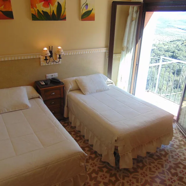 غرفة بسريرين منفصلين بحمام خاص، Hotel Sierra de Araceli Lucena 5/10