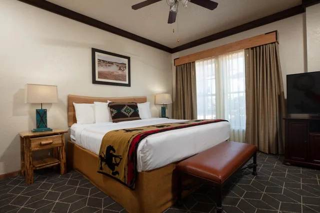 جناح رئاسي، El Rancho Hotel 2/6