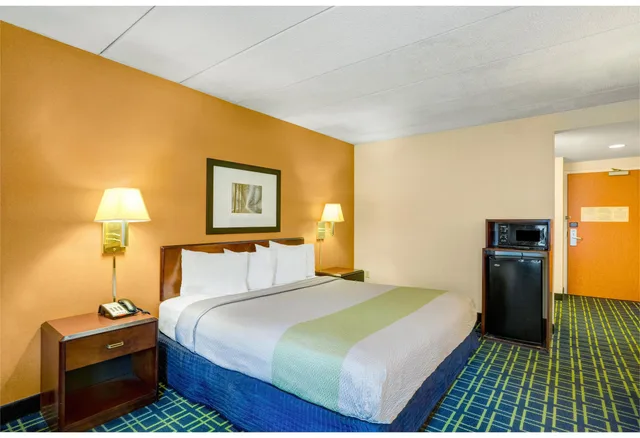 1 Full Bed - Non-Smoking، Motel6 Milford, CT 3/5