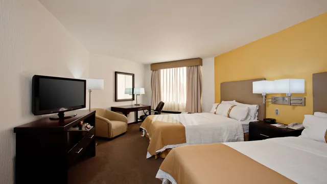 غرفة قياسية بسريرين مزدوجين بحوض استحمام، Holiday Inn Tijuana Zona Rio 4/5