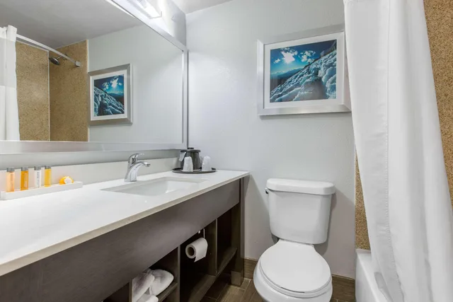 جناح بسرير كينج، Cielo Hotel Bishop-Mammoth, an Ascend Collection Hotel 3/3